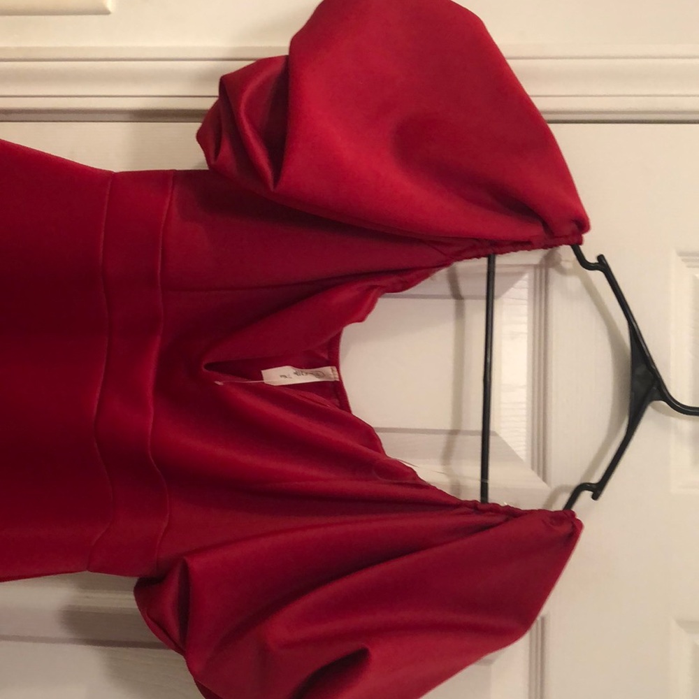 clothes - Picture 2 of 3